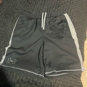 Men’s medium under armour black ball shorts